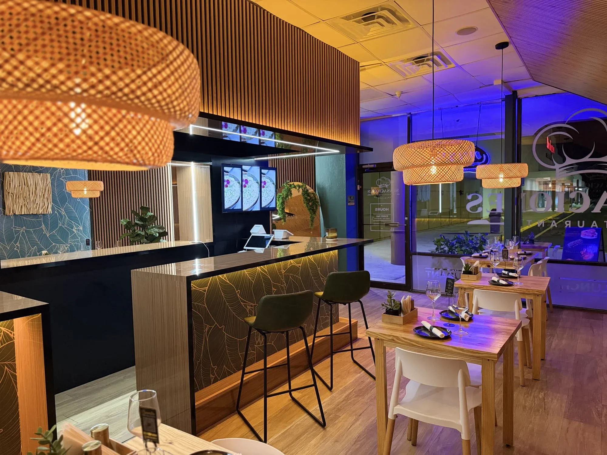 Inviting dining atmosphere at Sensaciones, Cuban restaurant in Fort Myers